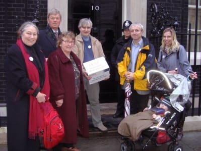No. 10 Handing over of signatures