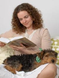 Student Theresa reading a book with Twiglet