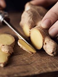 Chopping ginger LR